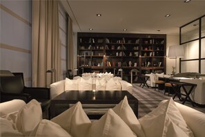 Lobby sitting area - Gallery Hotel Art - Lungarno Collection (Florence)