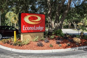 Exterior - Econo Lodge Palm Coast Central (Palm Coast)