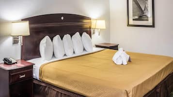 Standard Room, 1 King Bed, Non Smoking | Premium bedding, desk, laptop workspace, blackout drapes