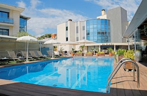 Outdoor pool, pool loungers