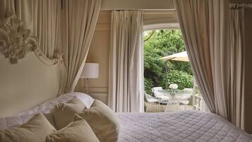 1 bedroom, Egyptian cotton sheets, premium bedding, down duvets