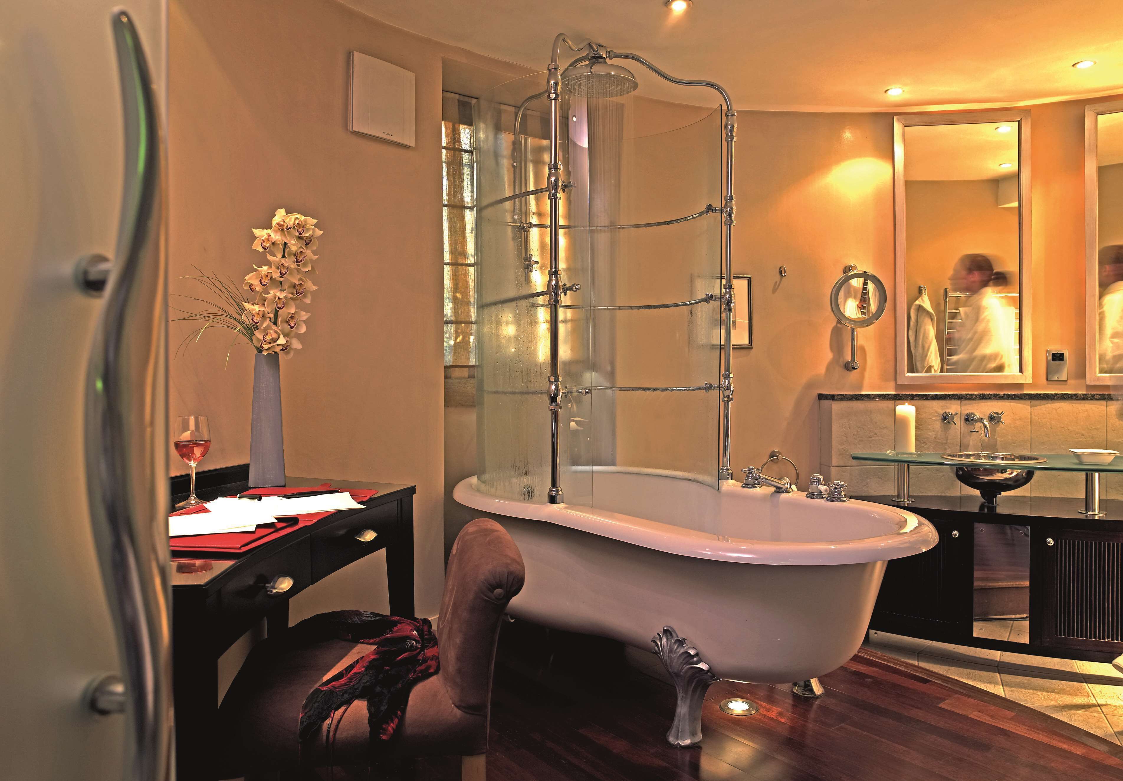 junior suite (garden) | bathroom | designer toiletries, hair dryer, bathrobes, slippers