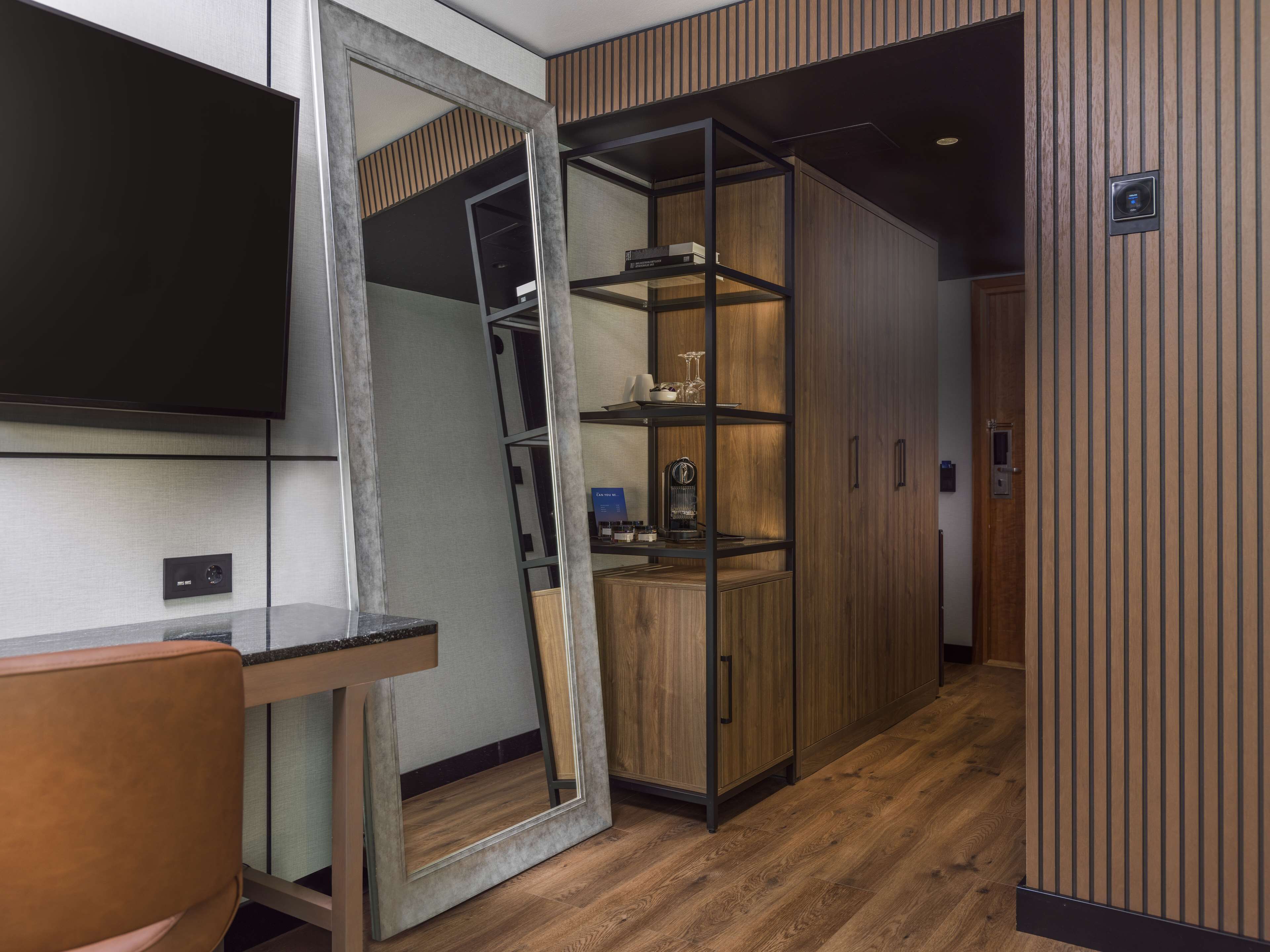 1 bedroom, hypo-allergenic bedding, minibar, in-room safe