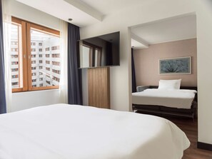 Family Room | 1 bedroom, hypo-allergenic bedding, minibar, in-room safe - Radisson Blu Royal Viking Hotel, Stockholm (Stockholm)