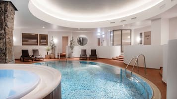 Una piscina techada