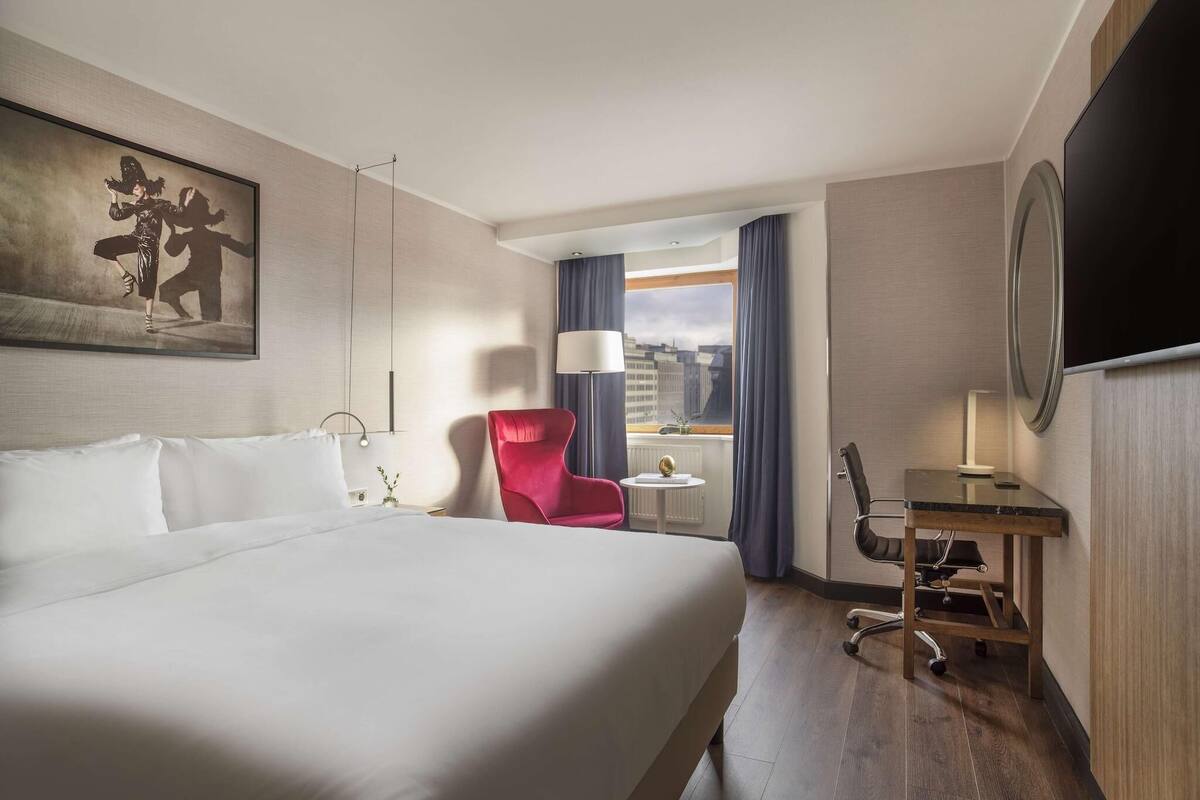 1 sovrum, allergitestade sängkläder och minibar