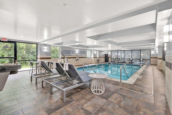 Indoor pool, open 7:00 AM to 10:00 PM, pool loungers - Spark by Hilton Plymouth (Plymouth)