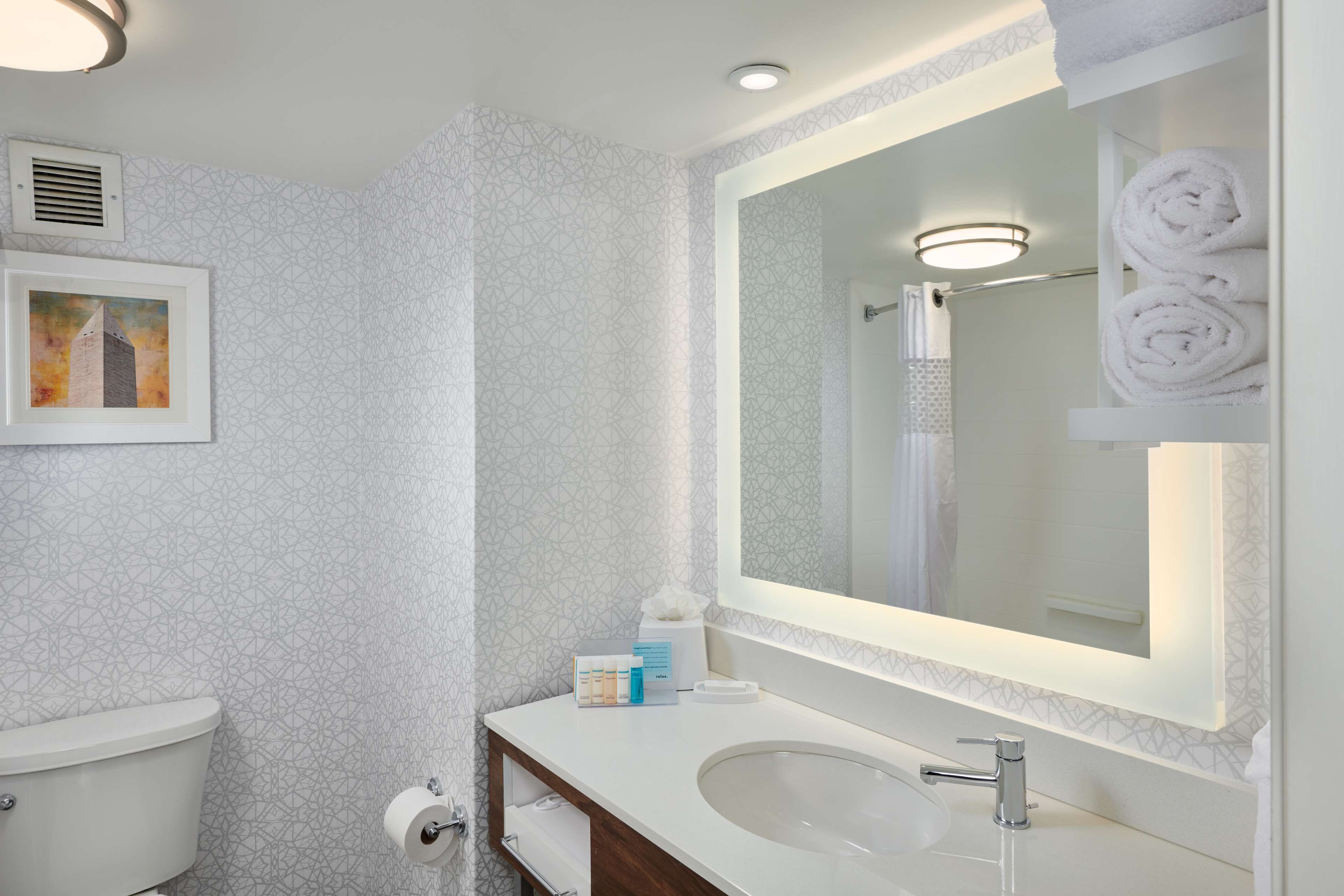 room, 2 queen beds, non smoking | bathroom | free toiletries, hair dryer, towels