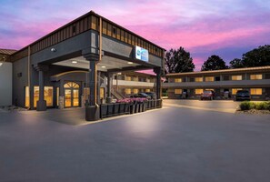 Exterior - Best Western Plains Motel (Wall)