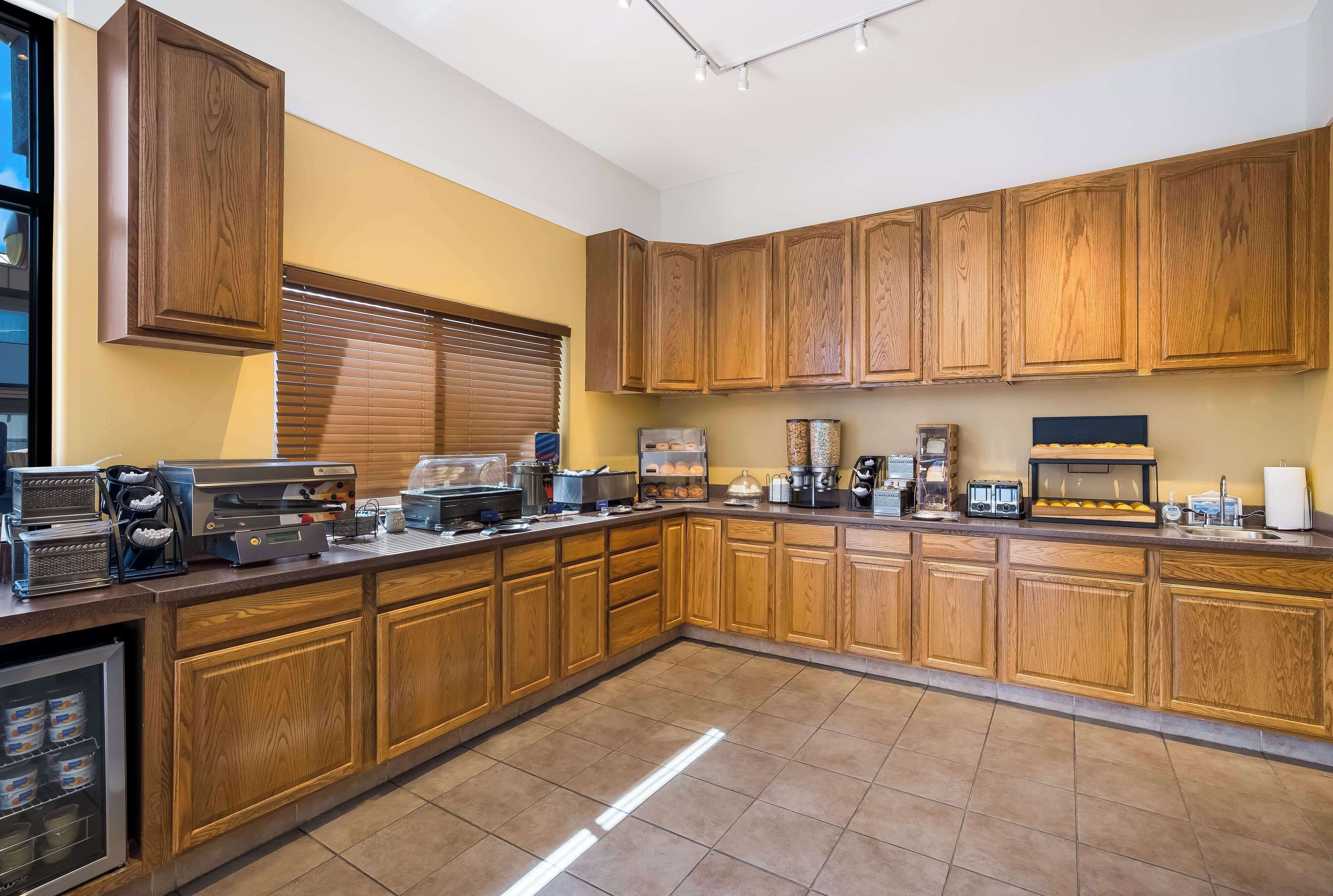 free daily continental breakfast