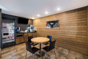 Free daily continental breakfast - Best Western Plains Motel (Wall)