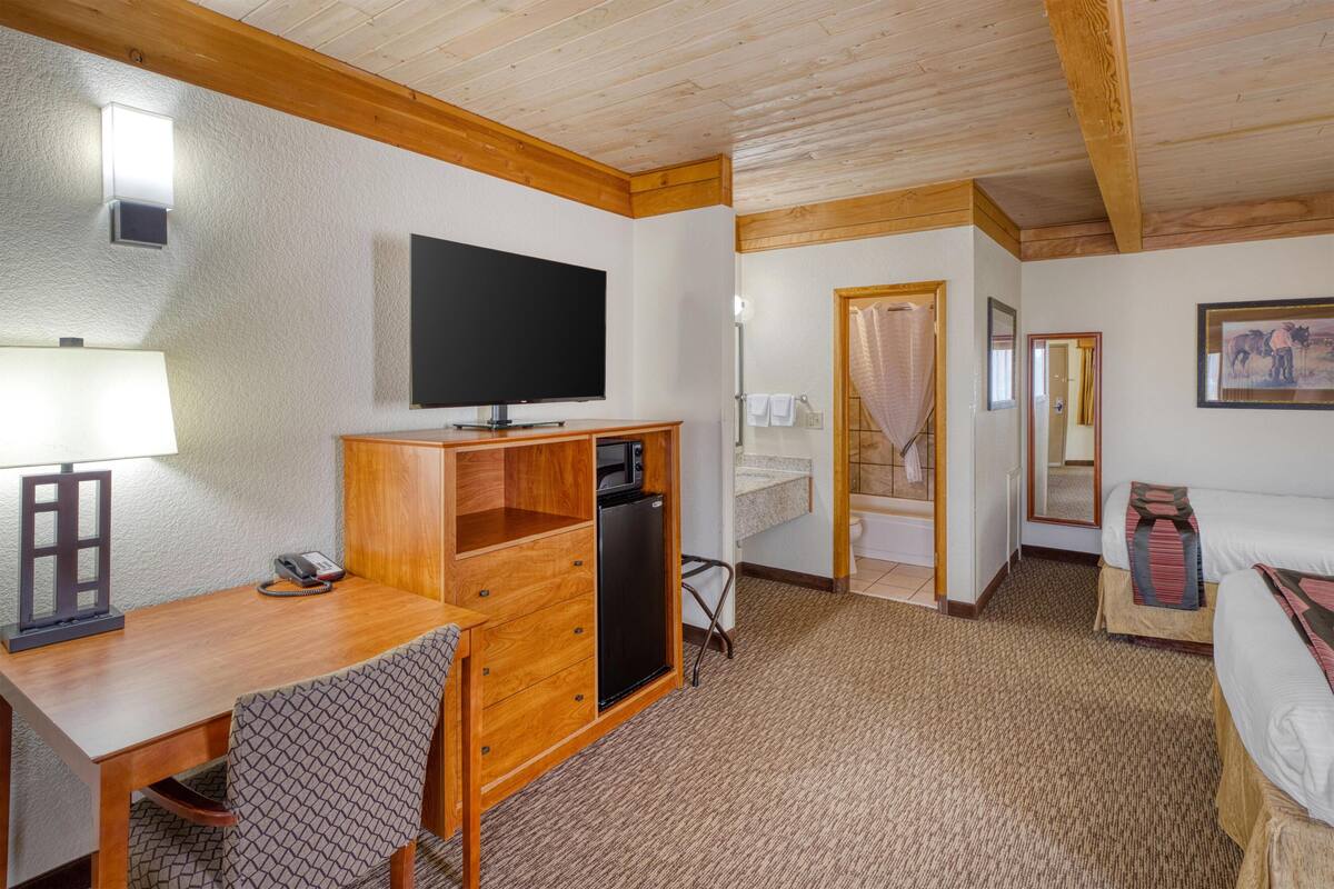 Suite, 2 Queen Beds, Non Smoking, Refrigerator & Microwave | Laptop workspace, iron/ironing board, cribs (free), WiFi (free)