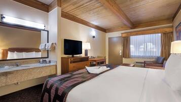 Standard Room, 1 King Bed, Non Smoking, Refrigerator & Microwave | Individually decorated, individually furnished, laptop workspace