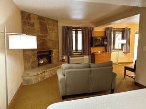 King Jacuzzi Suite - No pets | Living area | TV - Sidney James Mountain Lodge (Gatlinburg)