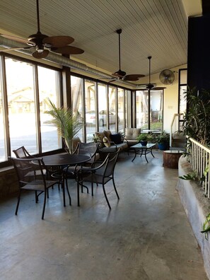 Indoor pool, 3 outdoor pools, pool loungers - Sidney James Mountain Lodge (Gatlinburg)