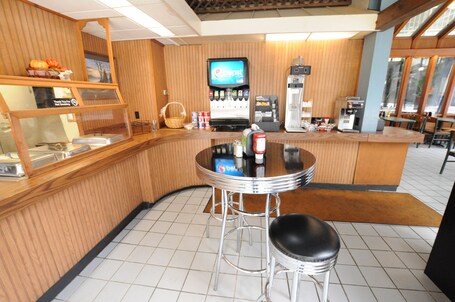 Sidney James Mountain Lodge - Image 48