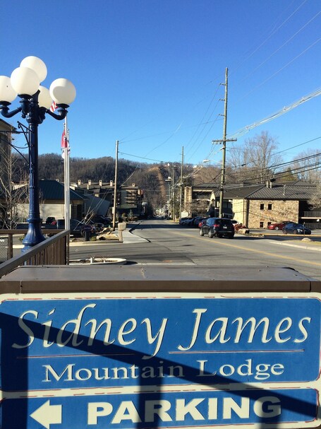 Sidney James Mountain Lodge - Image 13