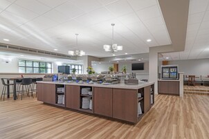 Café da manhã com buffet grátis todos os dias