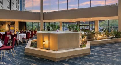 Best Western Royal Plaza Hotel & Trade Center