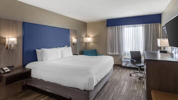 Standardzimmer, 1 King-Bett, Nichtraucher, Kühlschrank und Mikrowelle | Zimmersafe, Schreibtisch, laptopgeeigneter Arbeitsplatz