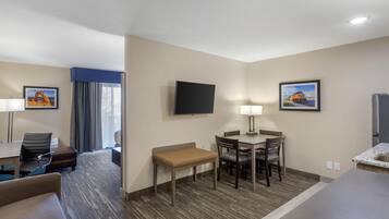 Suite, 1 King Bed, Non Smoking, Kitchenette (with Sofabed) | In-room safe, desk, laptop workspace, blackout drapes