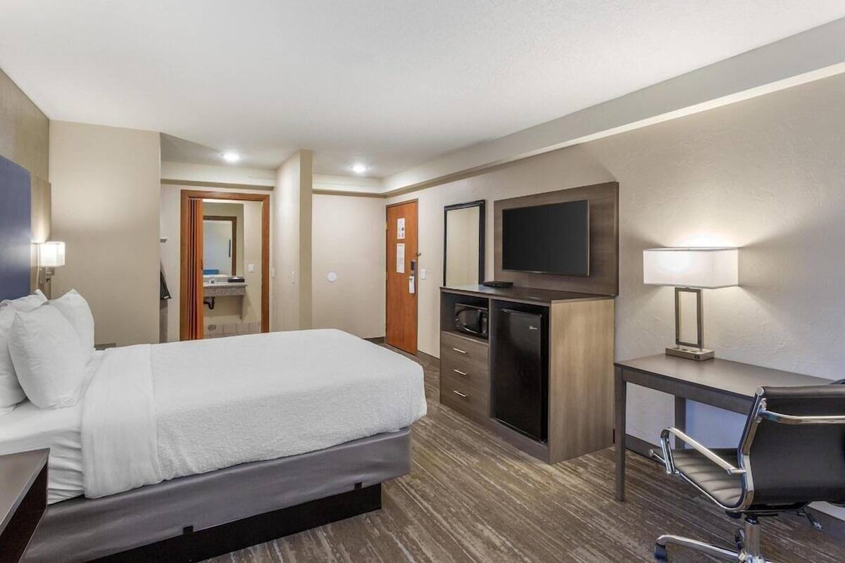 In-room safe, desk, laptop workspace, blackout drapes