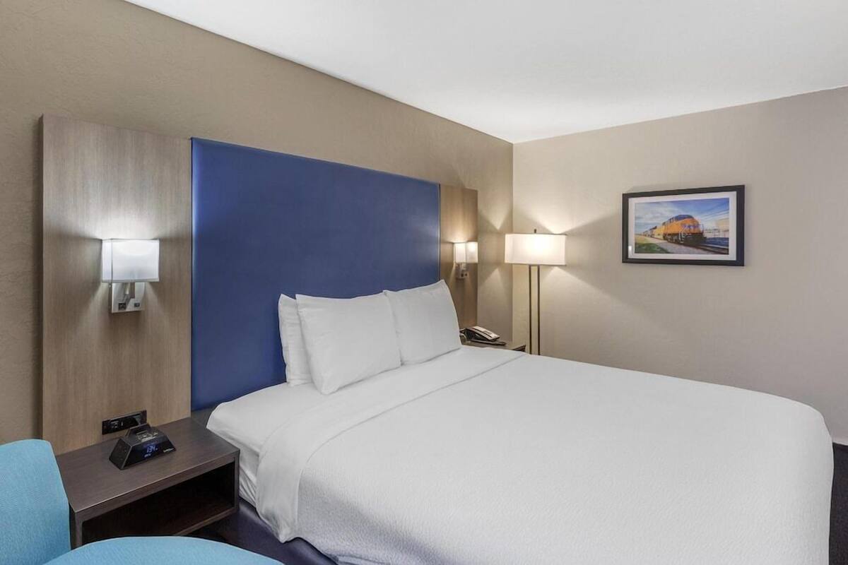 In-room safe, desk, laptop workspace, blackout drapes
