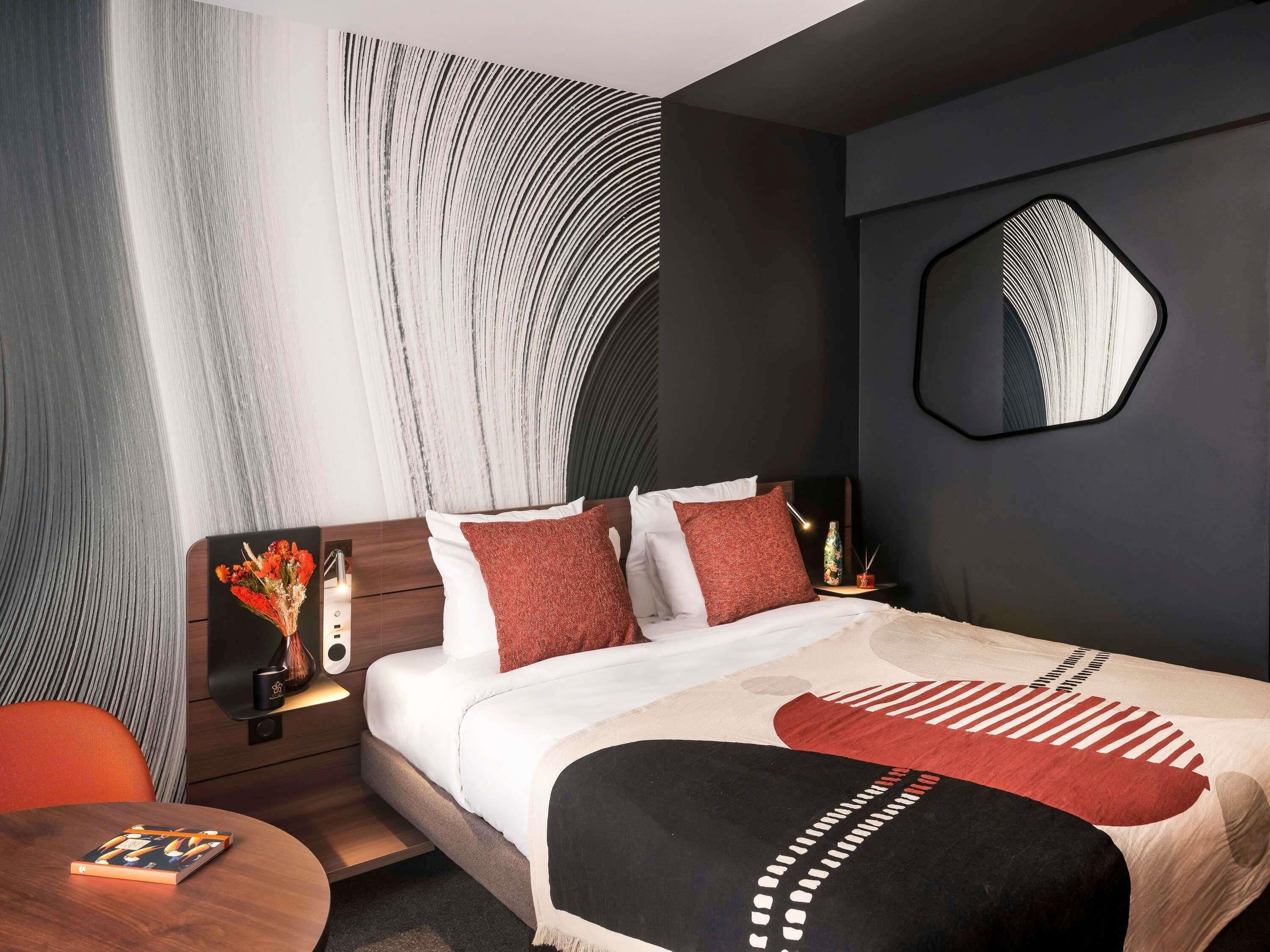 Premium bedding, in-room safe, desk, laptop workspace