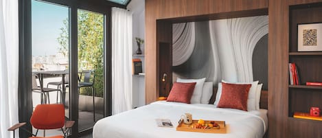 Superior Suite, 1 Queen Bed, City View (Eiffel Tower view) | Premium bedding, in-room safe, desk, laptop workspace