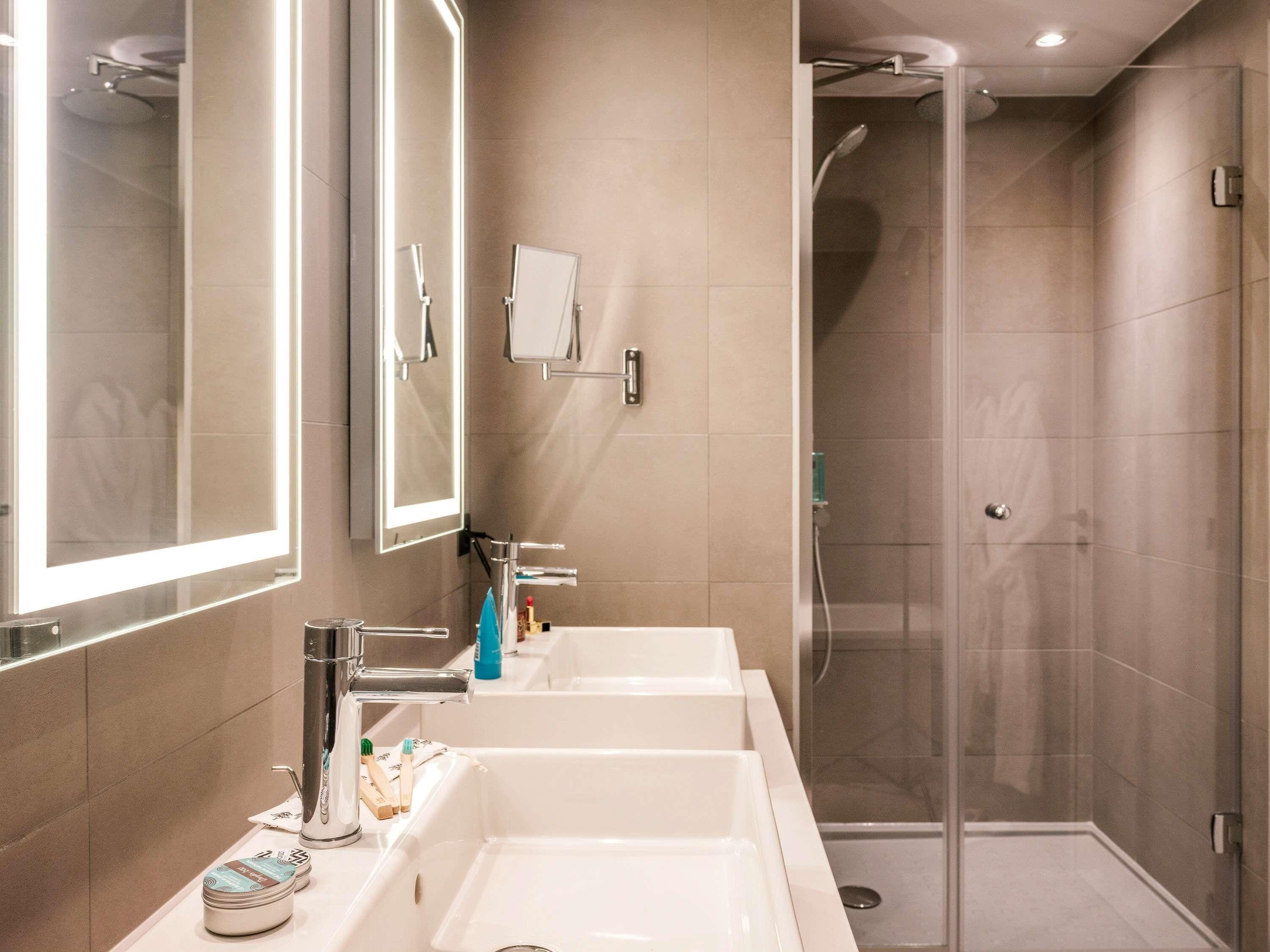 Superior Suite, 1 Queen Bed, City View (Eiffel Tower view) | Premium bedding, in-room safe, desk, laptop workspace