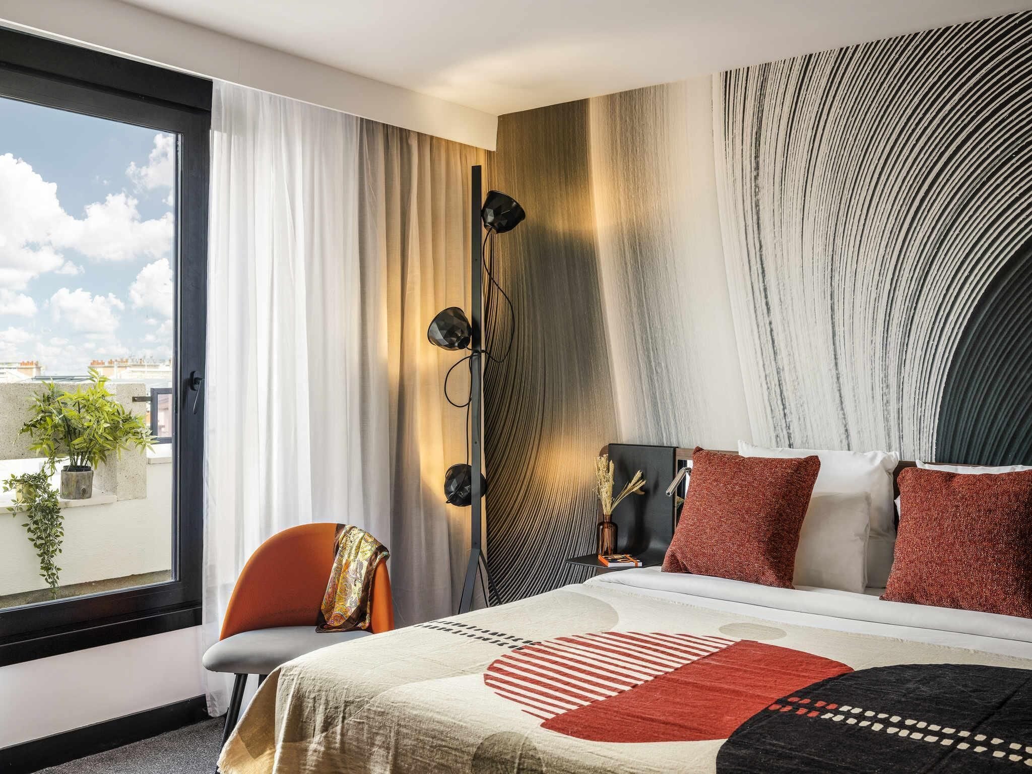 Suite superior, 1 cama matrimonial y sofá cama | Ropa de cama de alta calidad y caja de seguridad en la habitación 