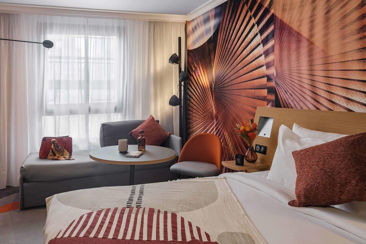 Quarto clássico, 1 cama de casal e sofá-cama | 1 quarto, roupas de cama premium, cofres nos quartos, escrivaninha