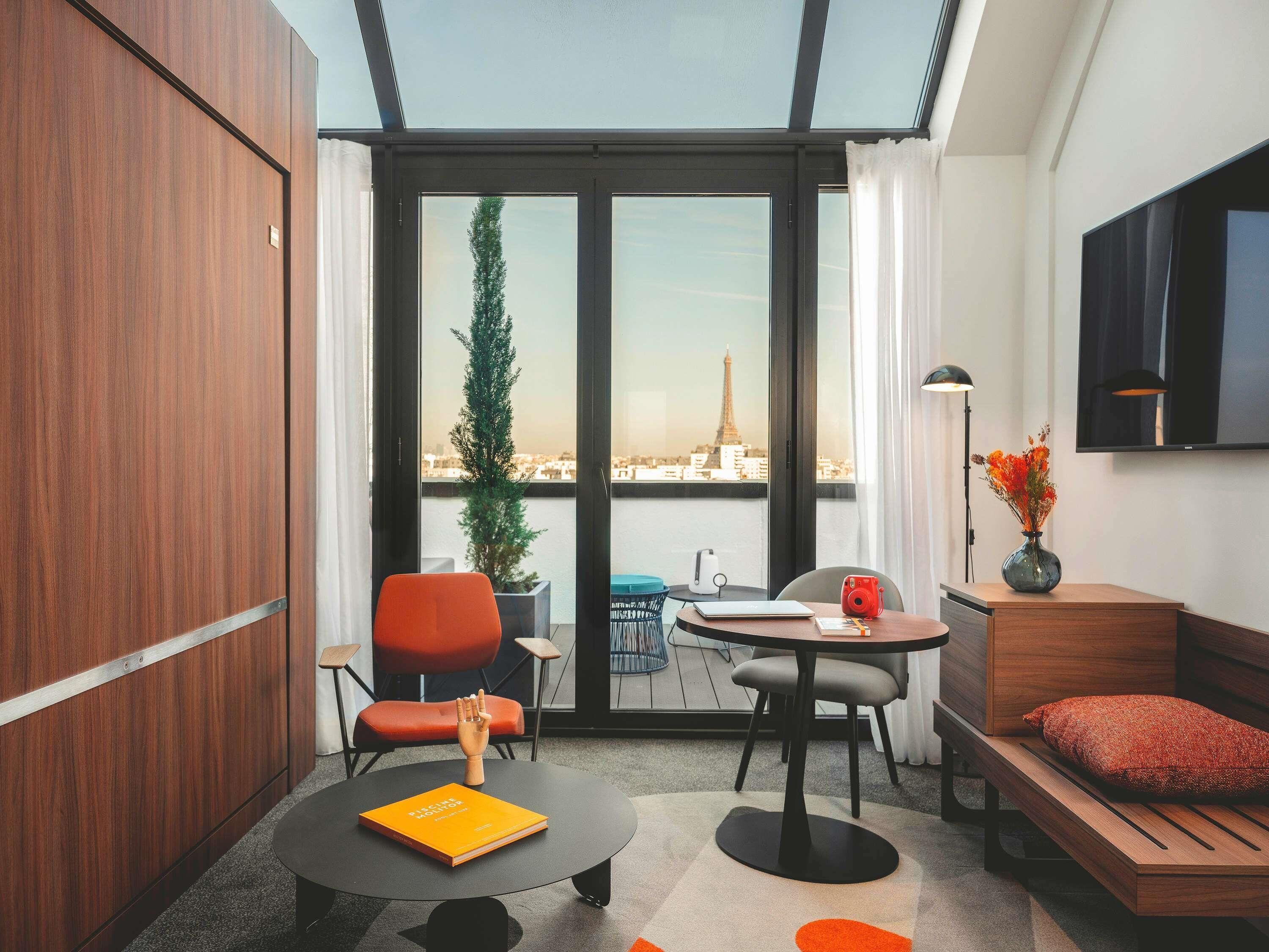 Ropa de cama de alta calidad, caja fuerte, escritorio