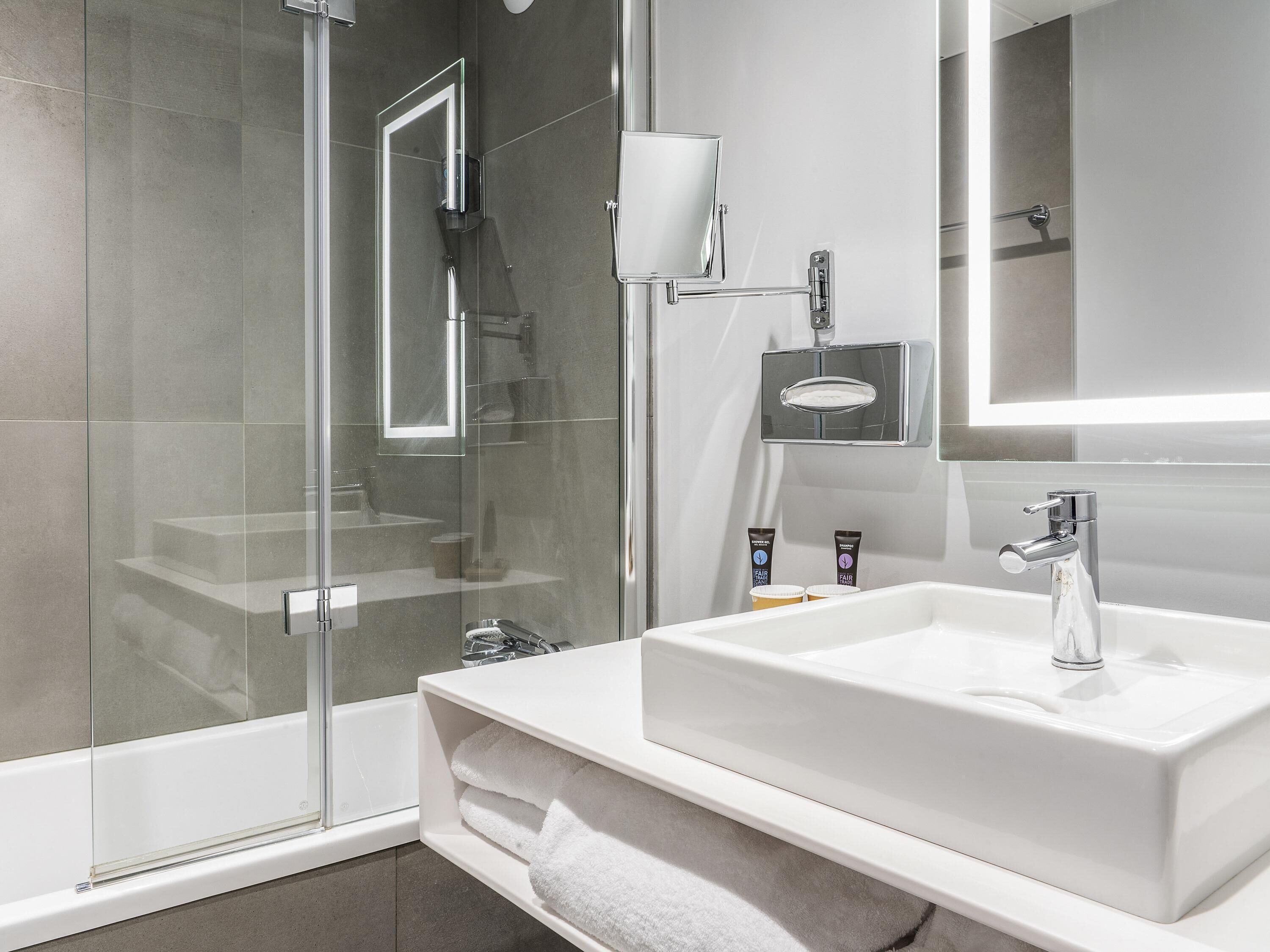 Superior Room, 1 Double Bed with Sofa bed | Premium bedding, in-room safe, desk, laptop workspace