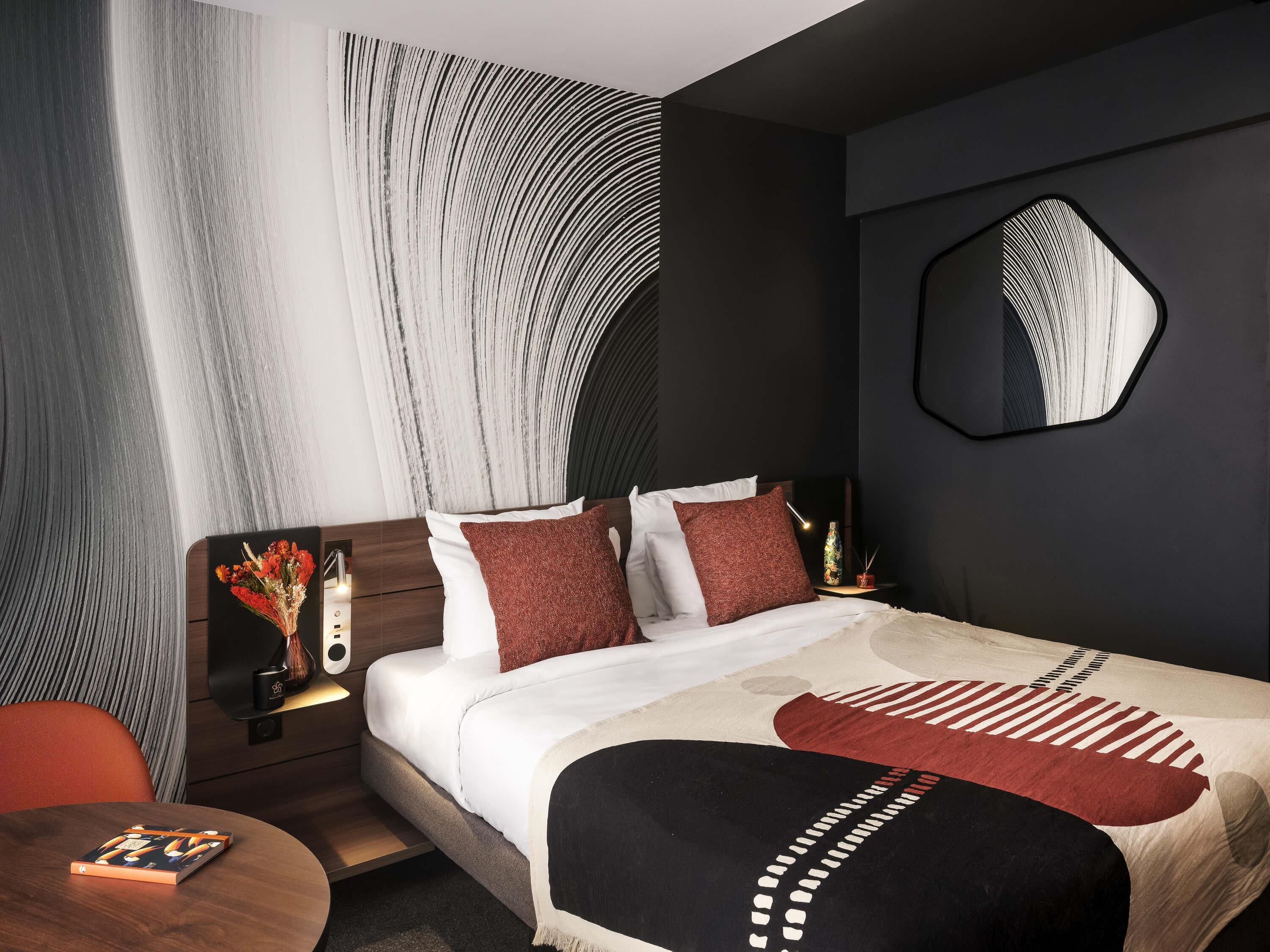 Superior Room, 1 Double Bed with Sofa bed | Premium bedding, in-room safe, desk, laptop workspace
