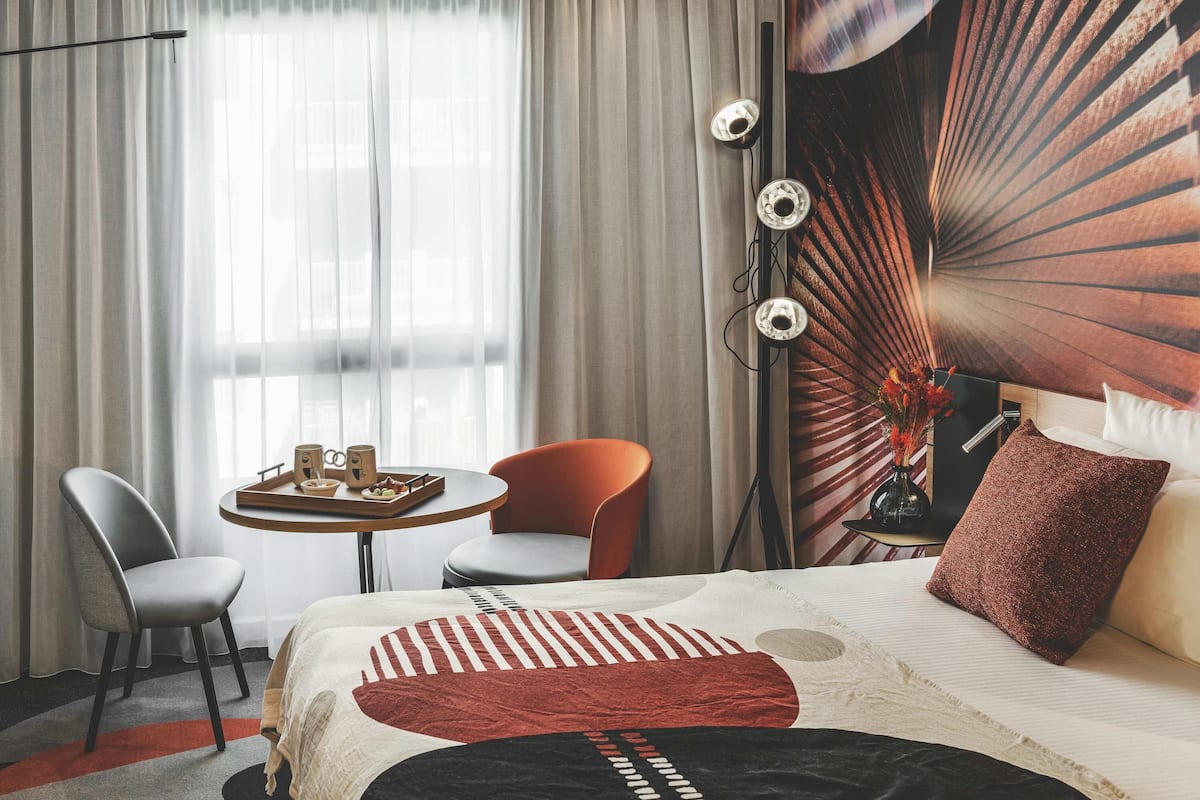 1 Schlafzimmer, hochwertige Bettwaren, Zimmersafe, Schreibtisch