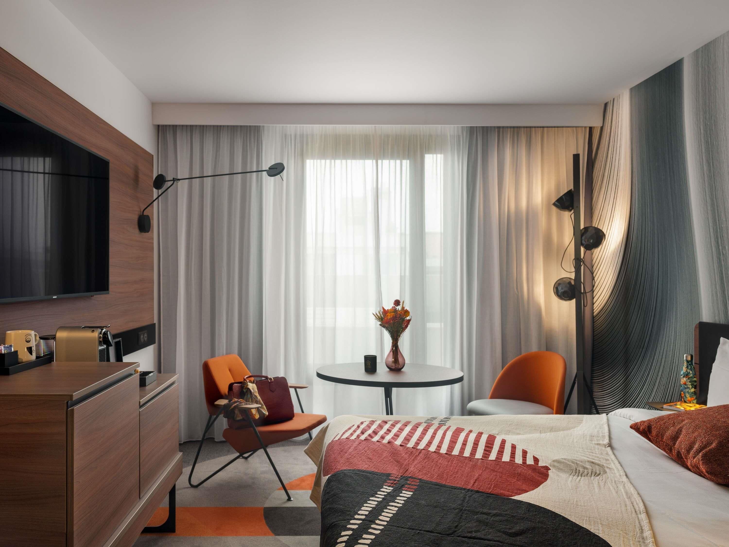 Premium bedding, in-room safe, desk, laptop workspace