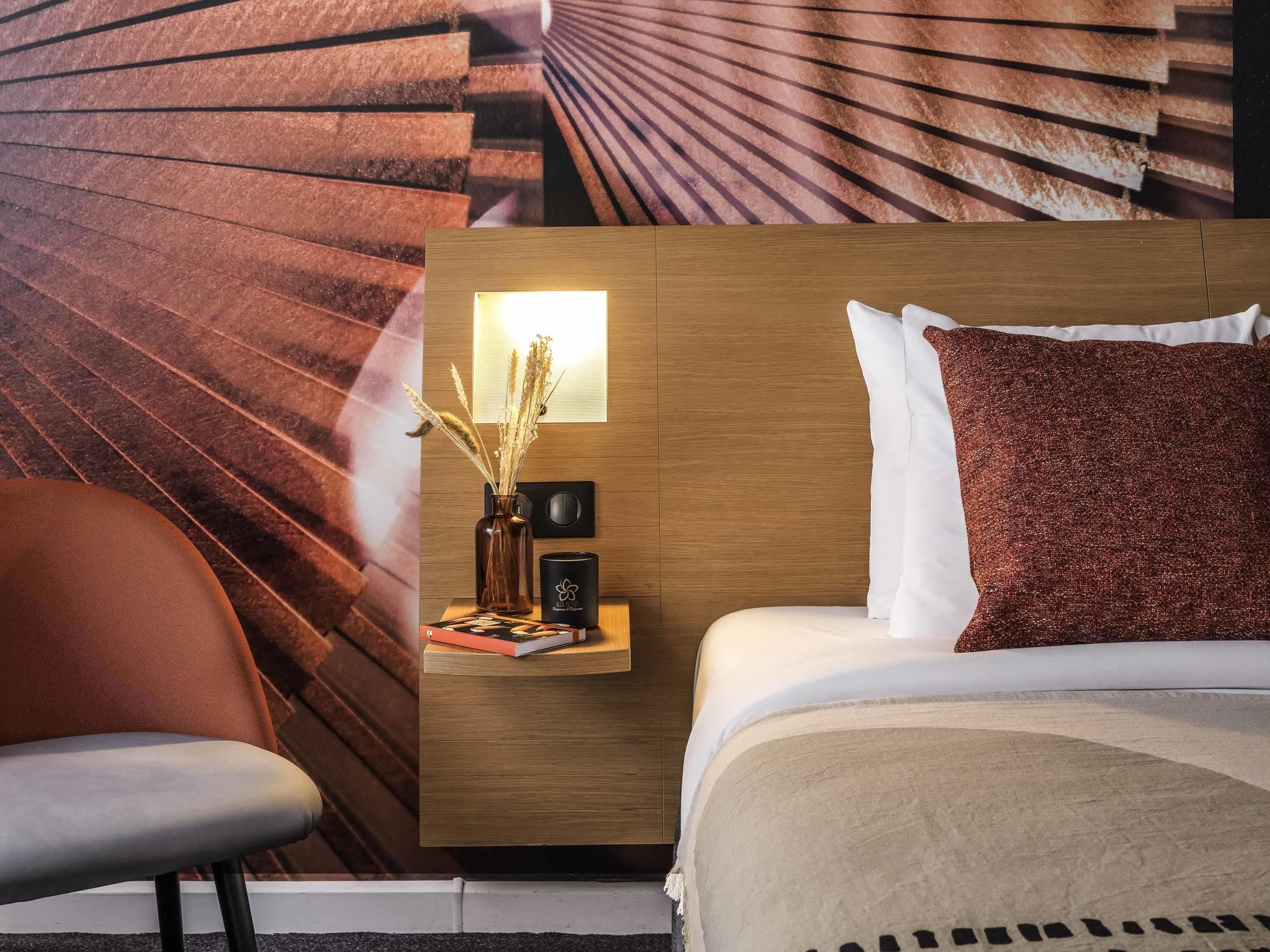 Premium bedding, in-room safe, desk, laptop workspace