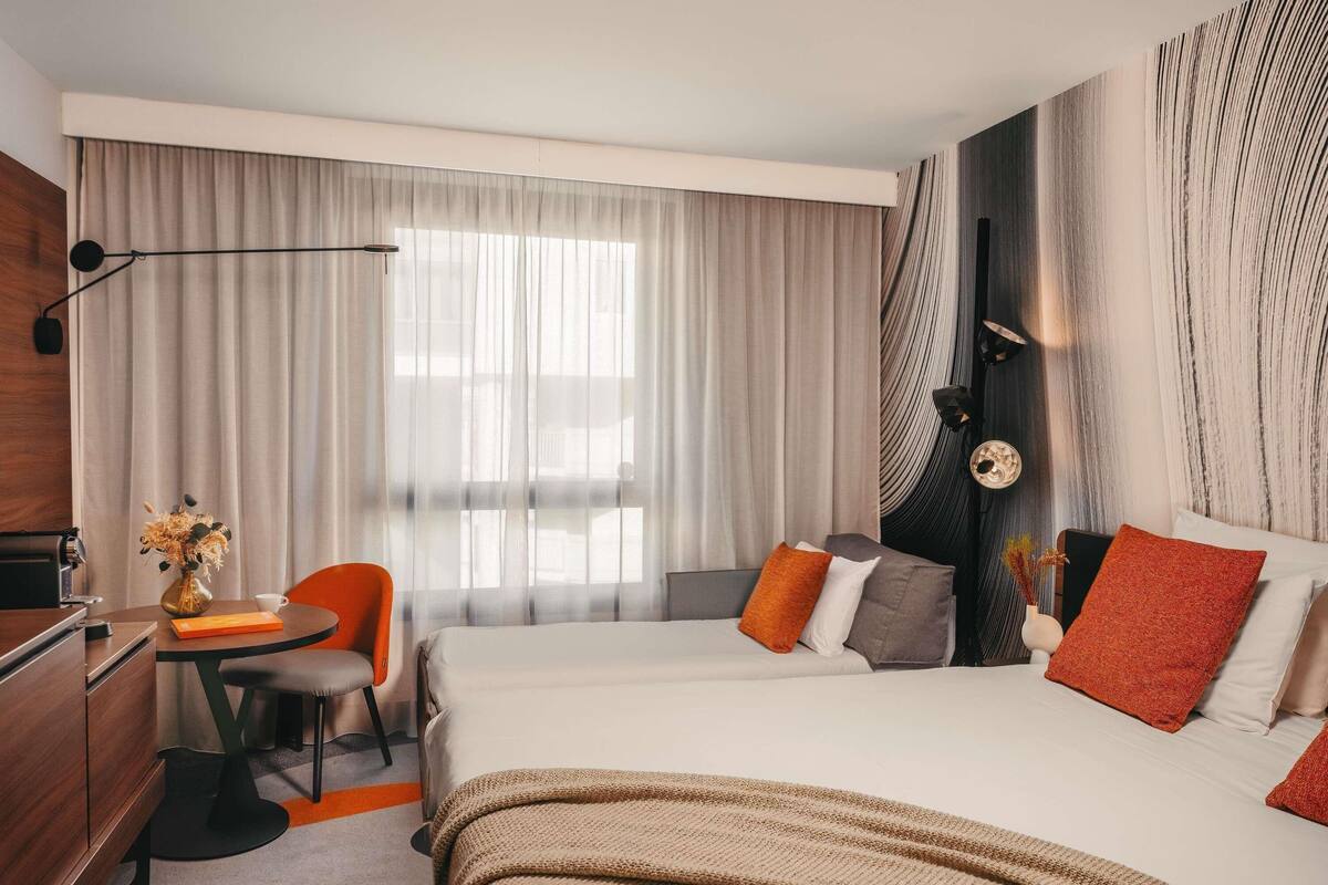 Premium bedding, in-room safe, desk, laptop workspace