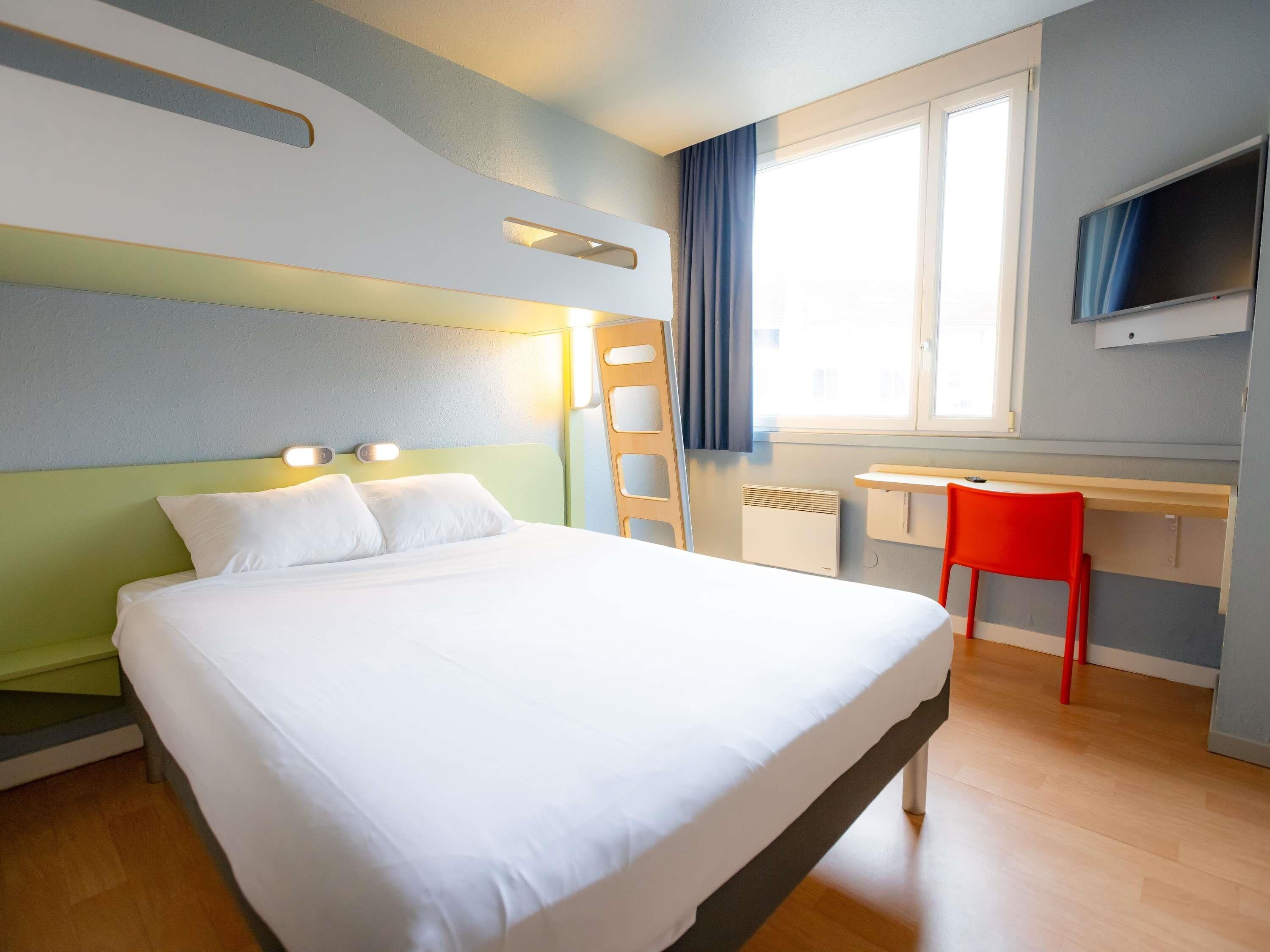 Triple Room, Multiple Beds | Desk, blackout drapes, soundproofing, iron/ironing board