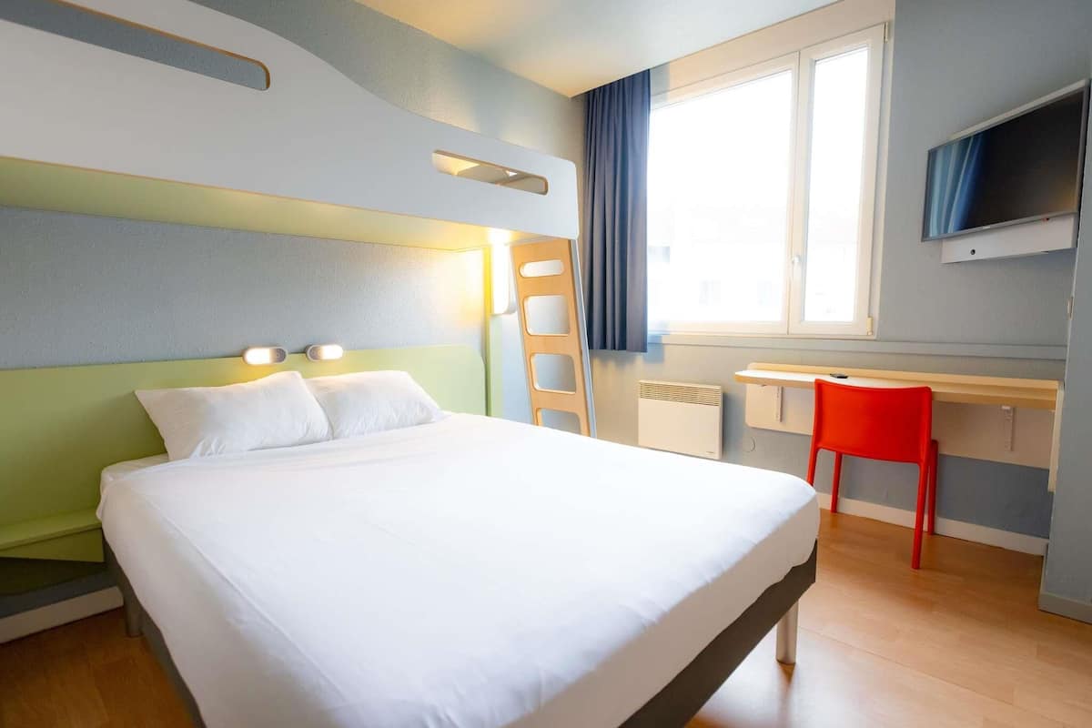 Triple Room, Multiple Beds