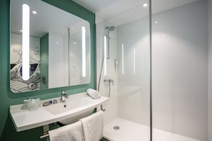 Ducha, artículos de higiene personal ecológicos y secador de pelo