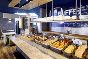 Daily buffet breakfast (EUR 8.5 per person)