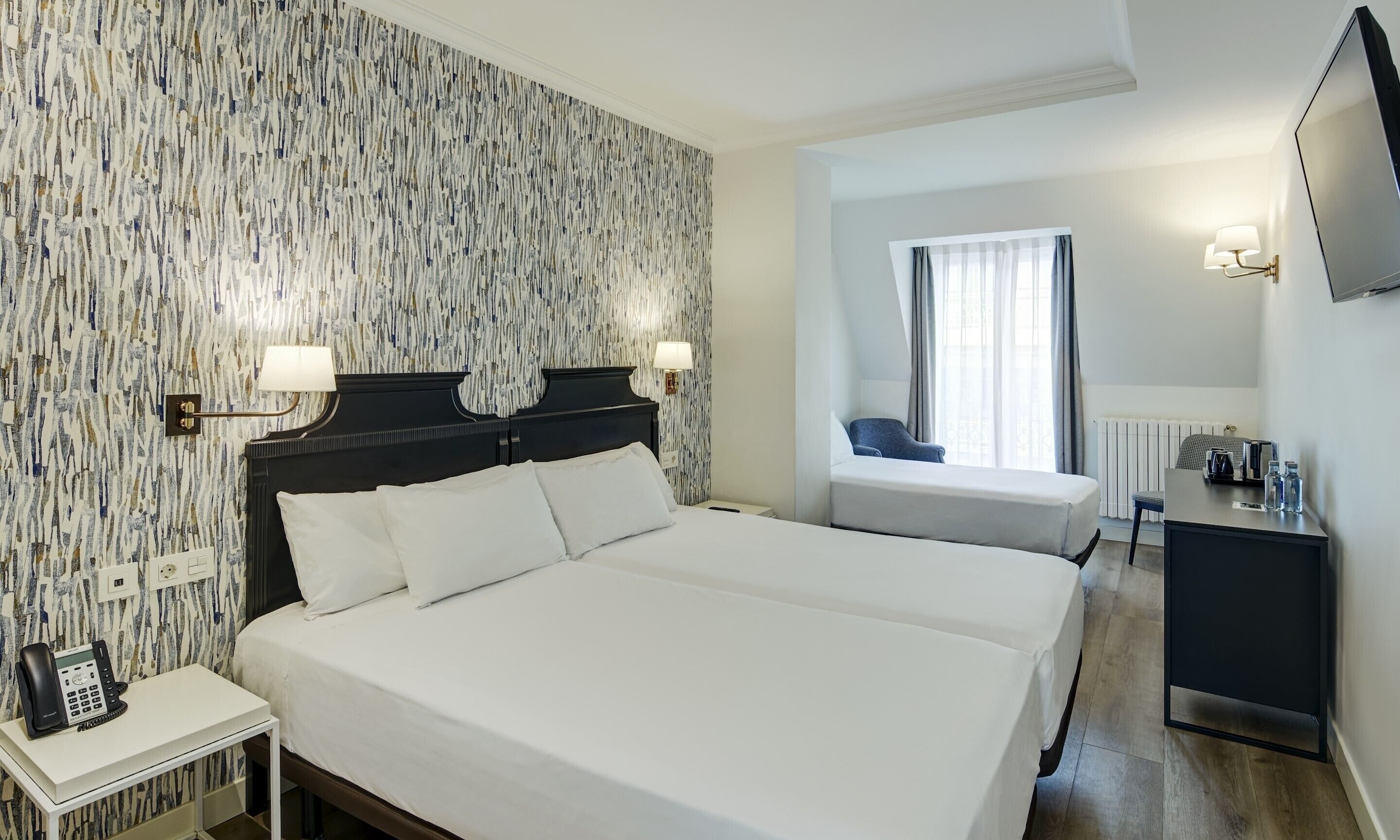 Minibar, caja de seguridad en la habitación y cortinas blackout 