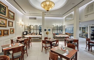 Café da manhã com buffet todos os dias mediante uma taxa