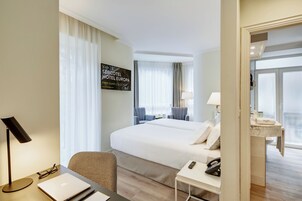 Superior Twin Room | Minibar, in-room safe, blackout drapes, soundproofing