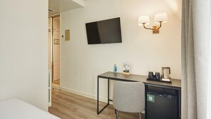 Minibar, Zimmersafe, Verdunkelungsvorhänge, schallisolierte Zimmer