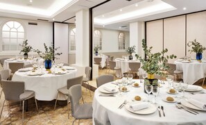 Sảnh tiếp tân