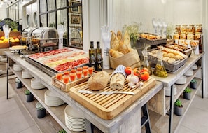 Desayuno buffet todos los días (con cargo)