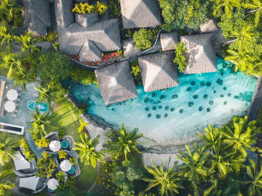 Couples treatment rooms, body treatments, aromatherapy